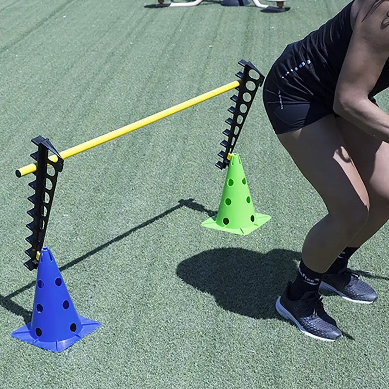 CÔNE AVEC SUPPORT POUR PIQUET ET CERCEAU BASE CARRÉE